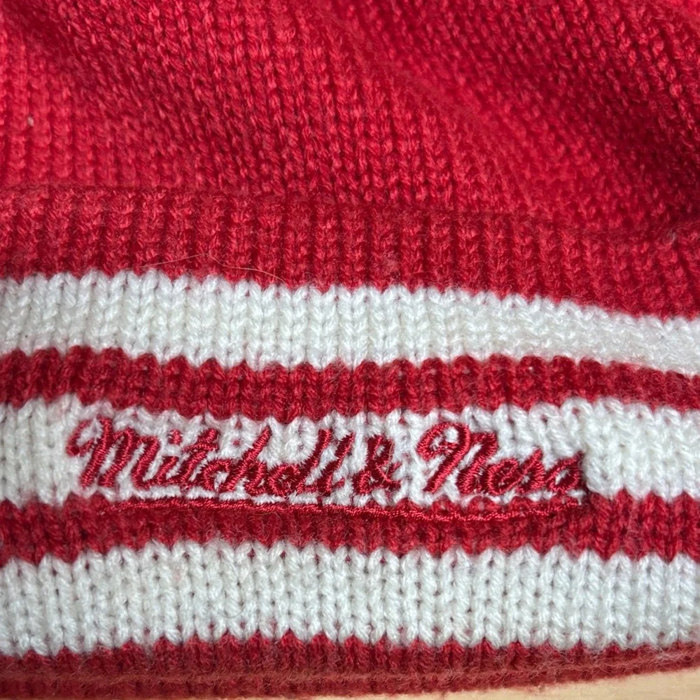 San Francisco 49ers XL logo Mitchell & Ness Red Beanie with Gold Pom-Pom - Picture 4 of 4